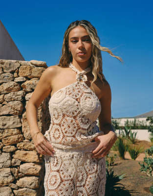 South Beach X Liv Silverman - Gehäkeltes Neckholder-Oberteil in Cremeweiß