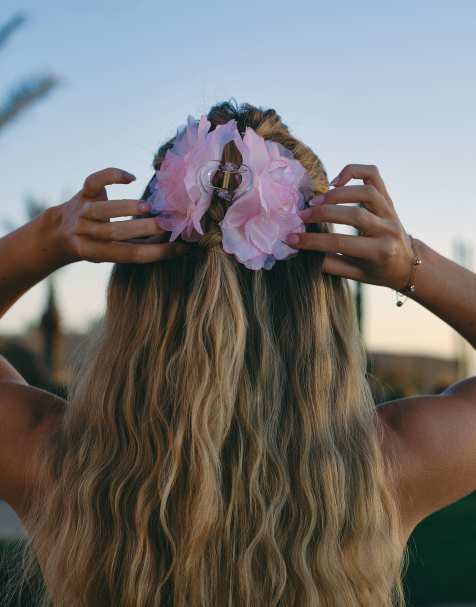 South Beach x Liv Silverman - Lyserød/orange hårklemme med stofblomster - view 1