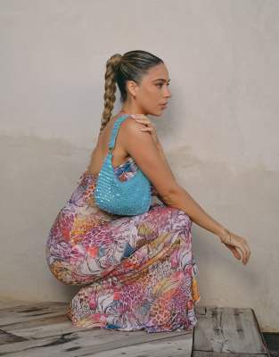 South Beach x Liv Silverman - Schultertasche mit Pailletten in Türkis-Blau