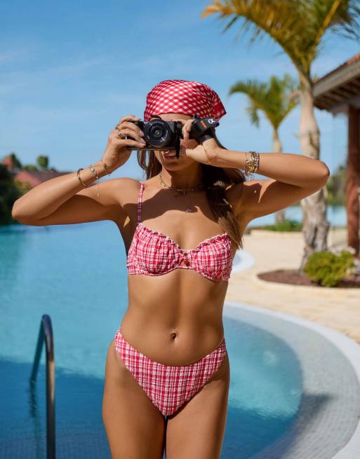 South Beach x Misha Grimes – Bikinihose mit Vichy-Karomuster in Rosa und hohem Beinausschnitt