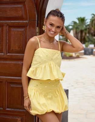 South Beach x Misha Grimes - Gerüschtes Strand-Cropped-Top in Gelb mit Spiegel-Details, Kombiteil