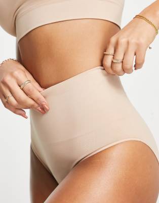 Spanx – Beżowe bezszwowe figi modelujące