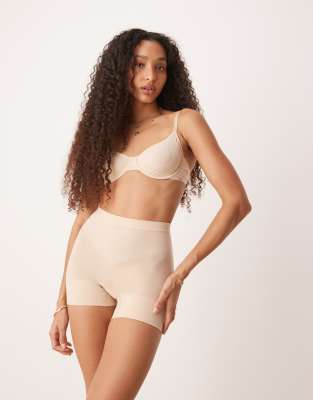 Spanx everyday seamless shaping short in beige-Neutral