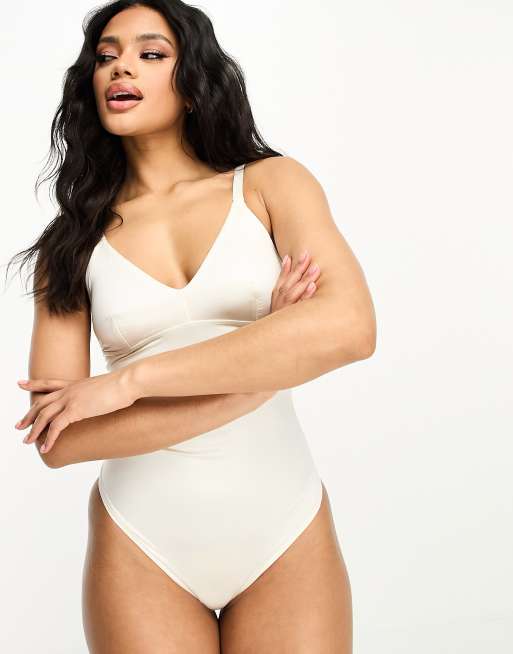 Spanx – Konturierender Tanga-Body aus Satin in Leinenweiß, 4 von 4