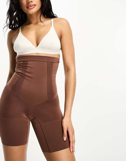 Spanx – Oncore – Ciemnobrązowe modelujące szorty do połowy uda z wysokim stanem