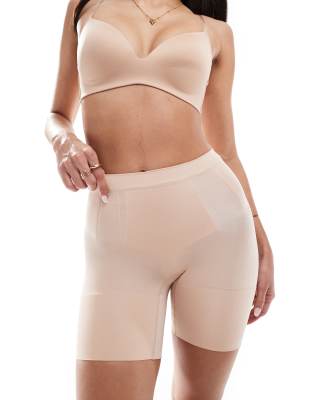 Spanx Oncore sculpting mid-thigh short in soft beige-Neutral φωτογραφία