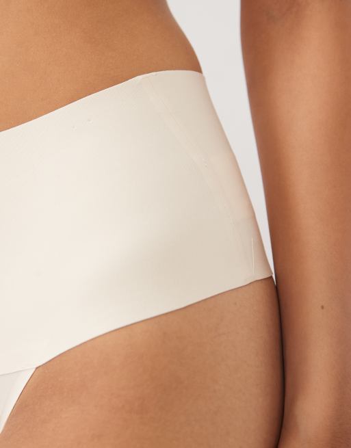 Spanx onzichtbare string in toasted coconut, 2 van 3