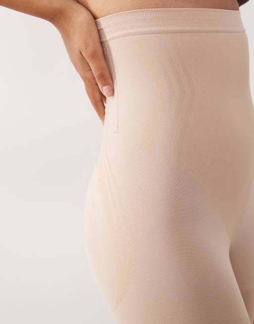 SPANX - Sculpt - Go Figure - Short met hoge taille tot halverwege de dij in chai beige, 2 van 3