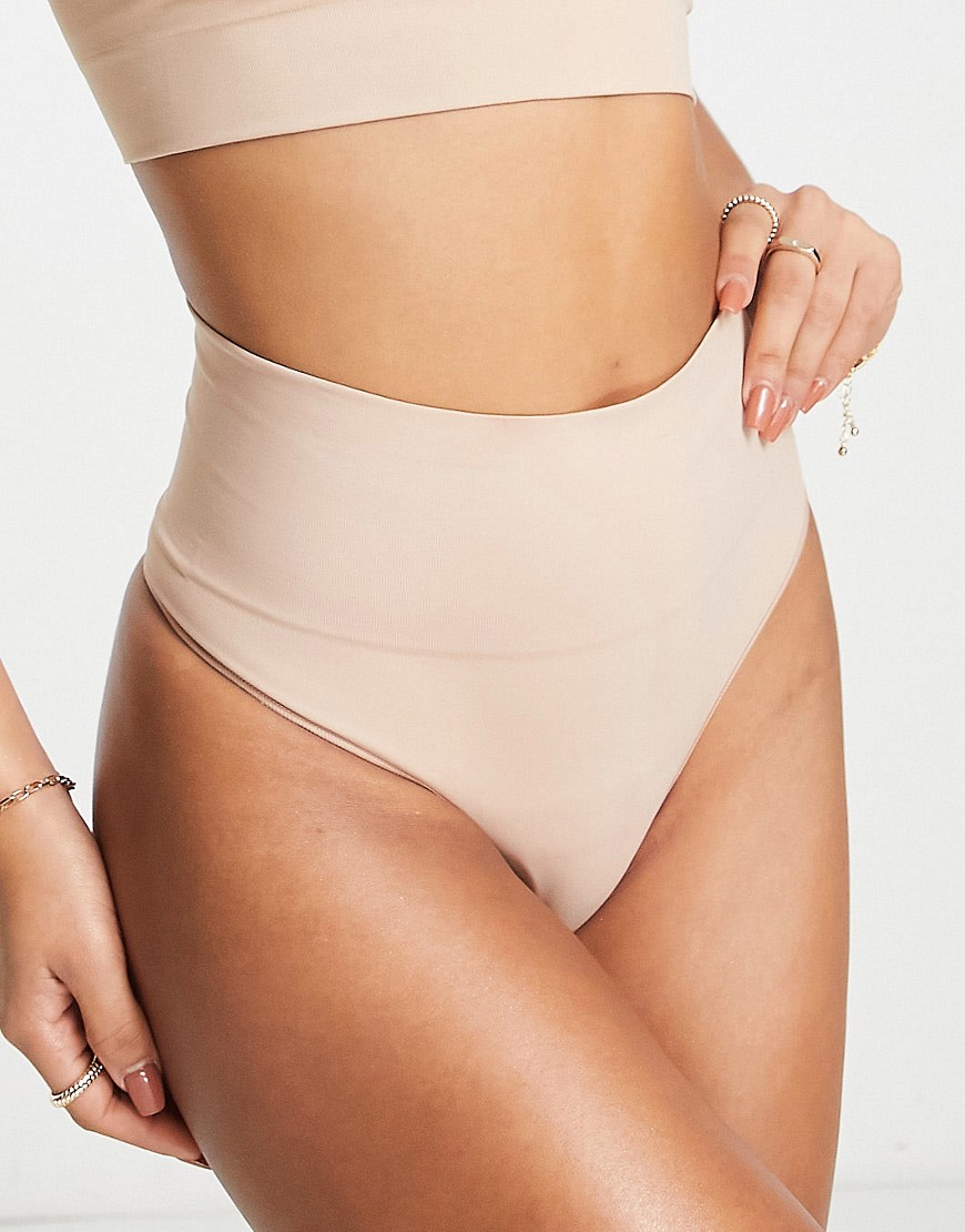 Spanx Seamless contouring thong in beige-Neutral