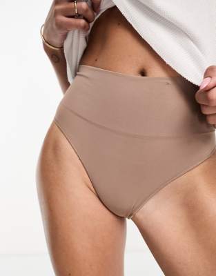 SPANX SEAMLESS CONTOURING THONG IN MINK-NEUTRAL