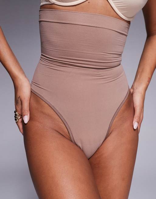Spanx – Seamless Power – Beige stringtrosor i seamless-design med hög midja