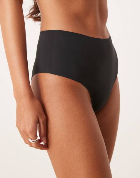 SPANXsupersmooth Undietectable tanga brief in black