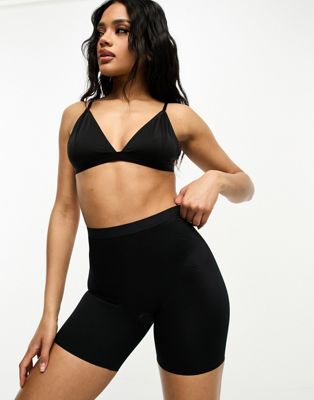 THINSTINCTS 2.0 High-Waisted Mid-Thigh Short in Very Black