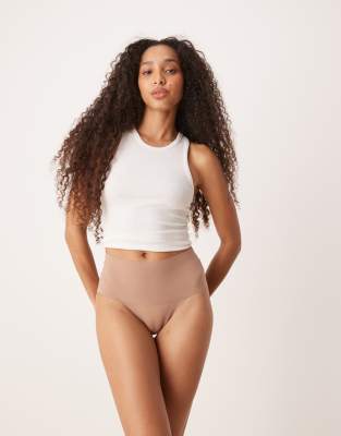 SPANX UNDIE-TECTABLE SMOOTHING THONG IN CAFE AU LAIT-NEUTRAL