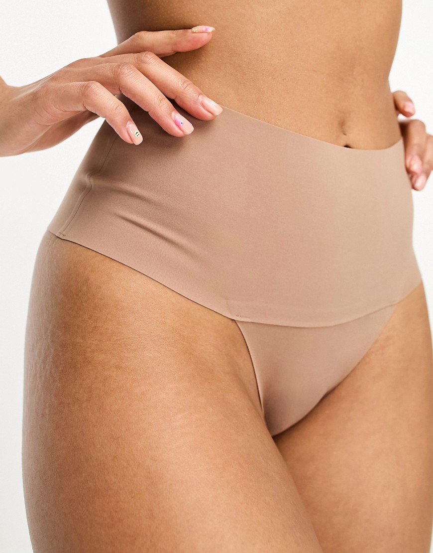 Spanx Undie-tectable smoothing thong in cafe au lait-Neutral
