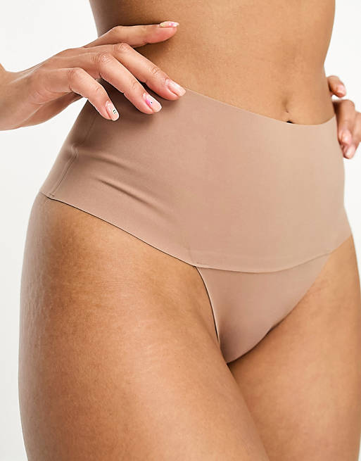 Spanx Undie-tectable smoothing thong in cafe au lait