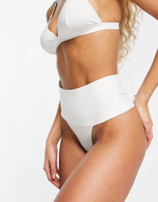 SPANX UNDIE-TECTABLE THONG IN WHITE