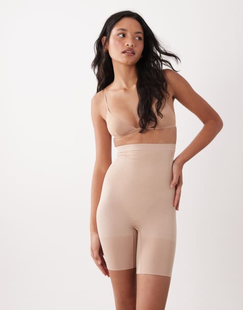 SPANXsculpt - GoFigure - Lysebrune højtaljede shorts med længde til midt på låret - view 1