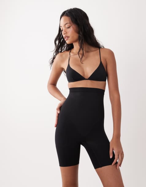 SPANXsculpt - GoFigure - Sorte højtaljede shorts med længde til midt på låret - view 1