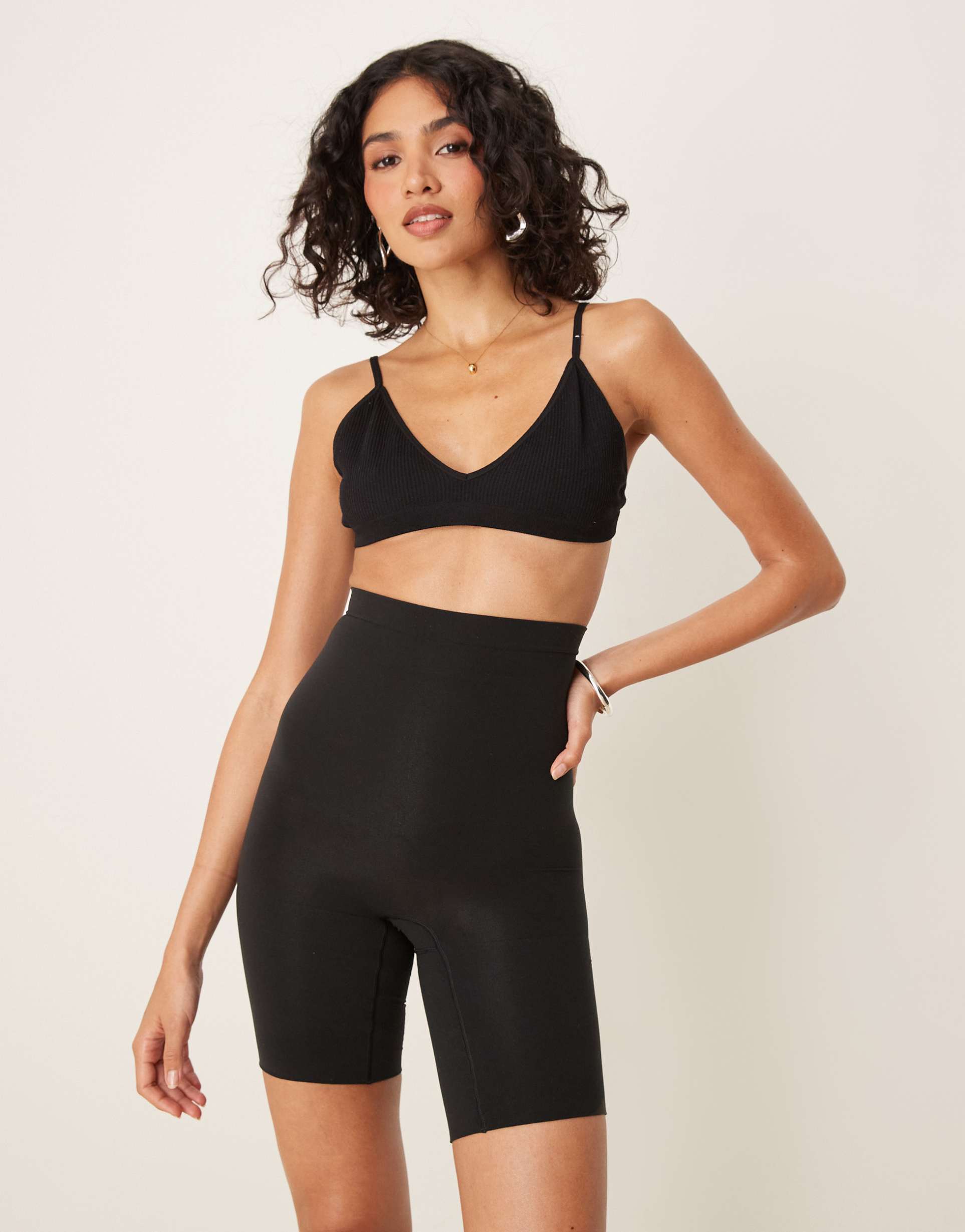 spanxsculpt seamless power high-waisted shorts in black