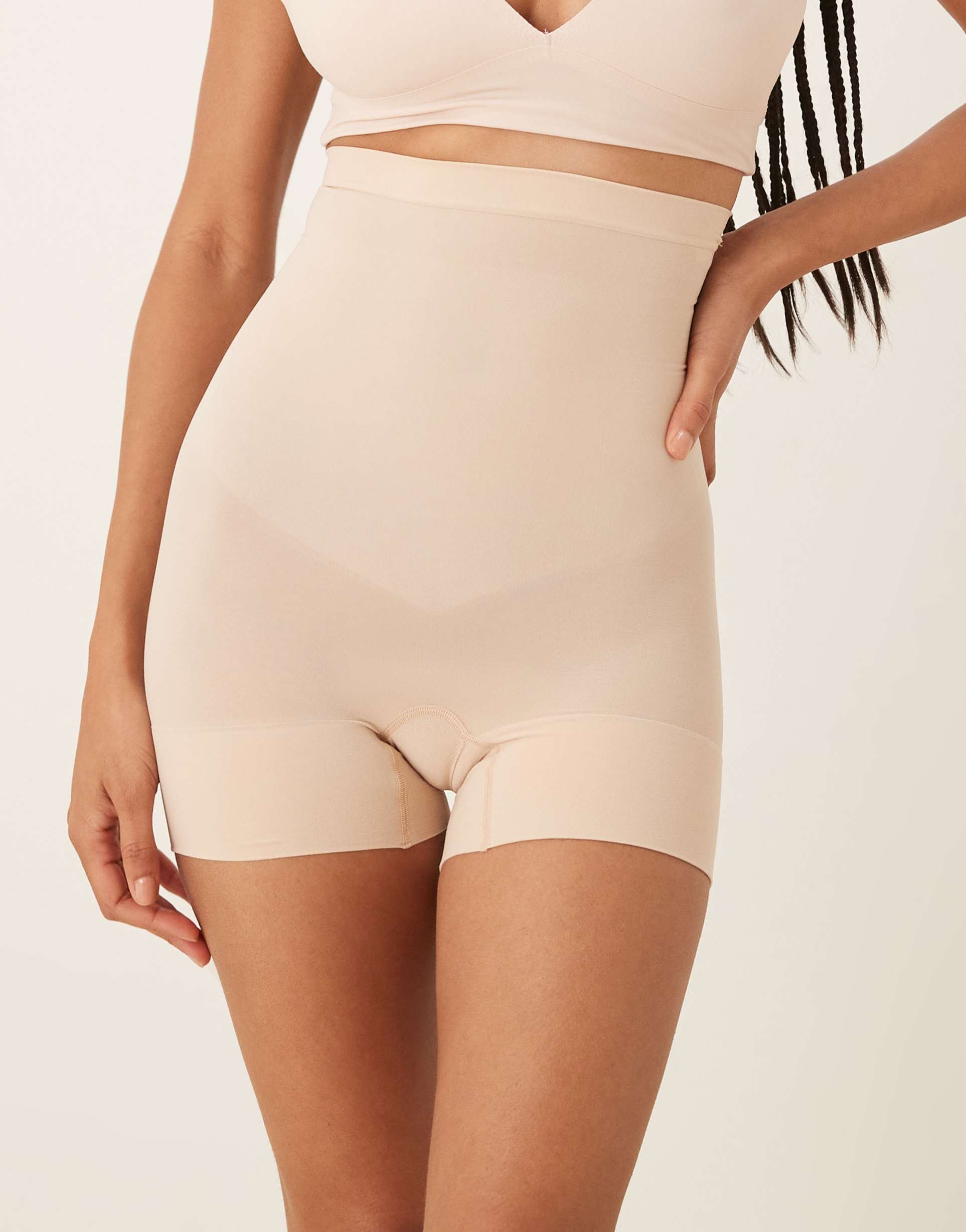 spanxsculpt seamless power high-waisted shorts in soft nude