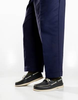  Authentic 2 eye boat shoe 