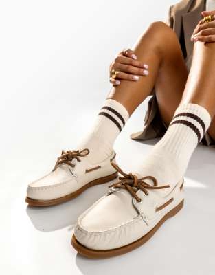  Authentic 2 eye boat shoe 