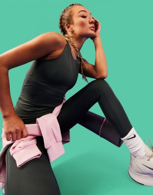 Спортивные топы Спортивный топ со встроенным бюстгальтером ASOS 4505-Зеленый цвет