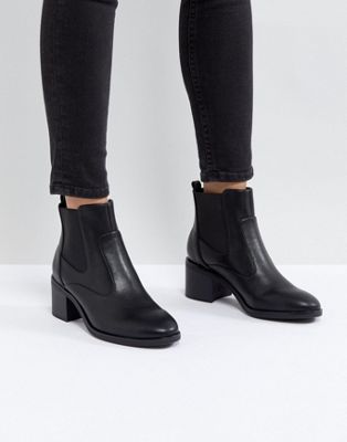 low heel chelsea boot
