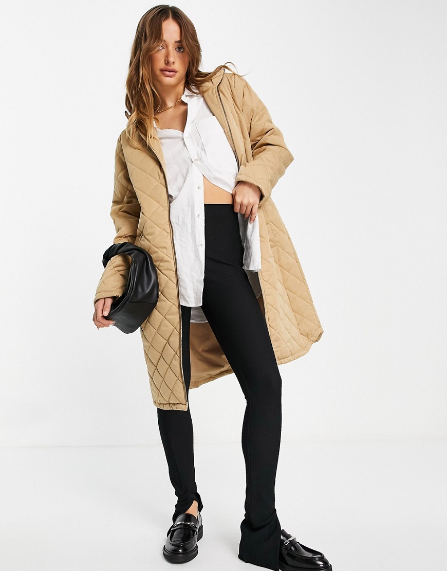 фото Стеганое пальто бежевого цвета из переработанного материала selected femme-коричневый цвет