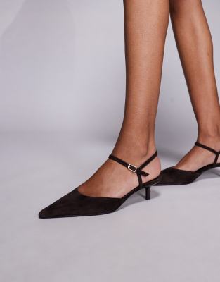  Adelaide close toe kitten heels in suede brown