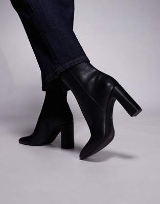 Steve Madden - Adelisa - Ankle-Boots aus Leder in Schwarz mit runder Zehenpartie