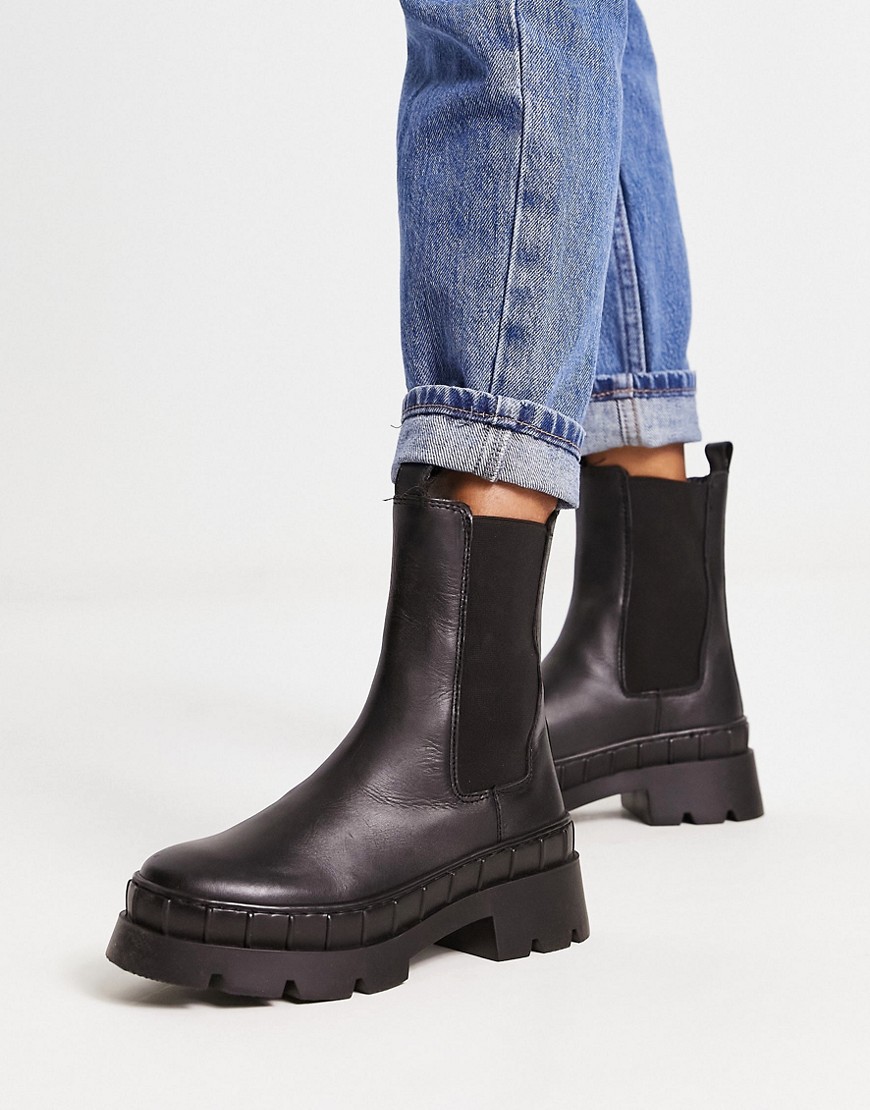 STEVE MADDEN BARCLAY CHUNKY ANKLE BOOTS IN BLACK LEATHER
