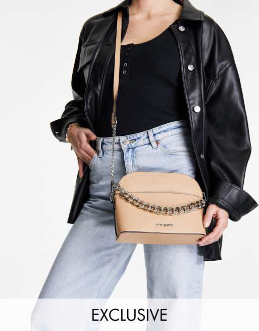 Steve Madden – Bcherry – Ljusbeige kupolformad axelremsväska