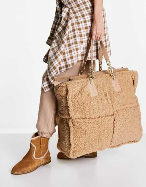 Shoppers are obsessed with Steve Madden's new tote bag you can get