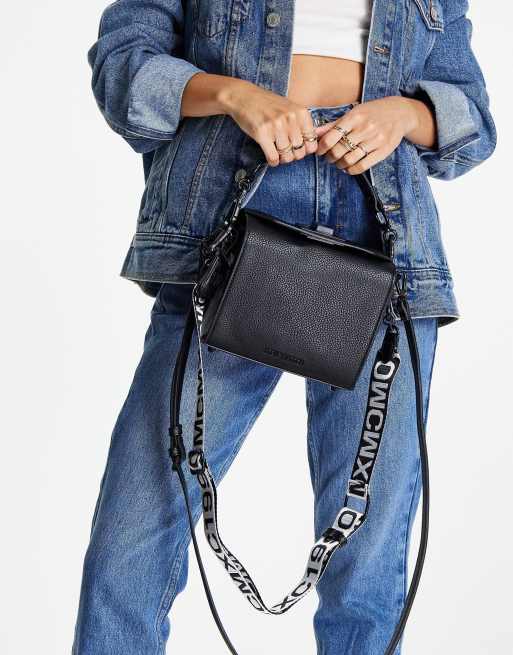 Steve madden outlet bkween crossbody bag