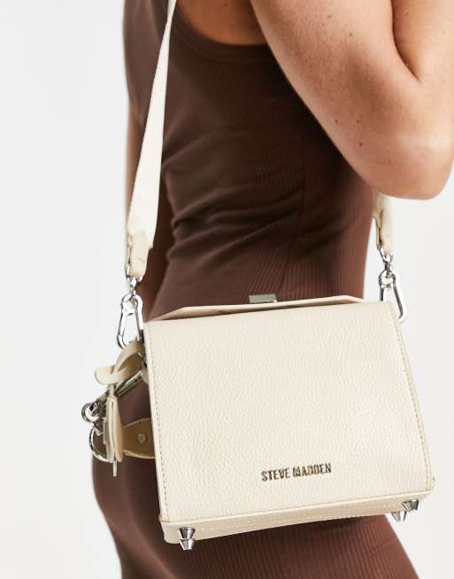Steve Madden – Bkween – Kamera-Umhängetasche in Beige mit Logo-Trageriemen