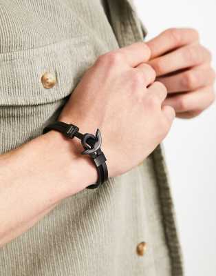 Steve Madden Steve Madden black bangle with arrow detail