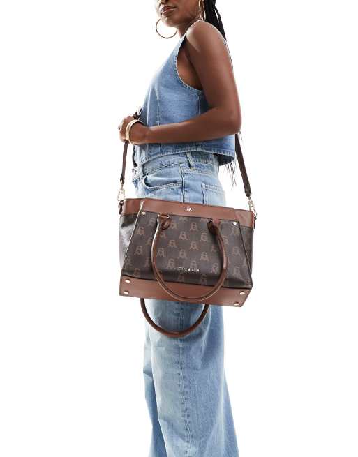 Steve Madden – Bmarios – Tote Bag in Braun mit Monogramm | ASOS