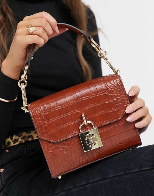 Steve Madden - Bpure - Crossbody-taske med guld-hængelås i cognac krokodille, 3 af 4