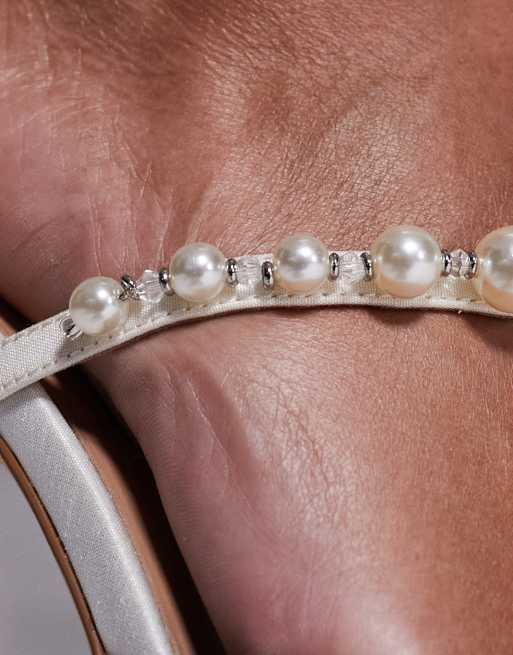 ★Steve Madden★ベスト商品★BRECKI PEARL WHITE★サンダル ☆Steve Madden☆ベスト商品☆BRECKI PEARL WHITE☆サンダル