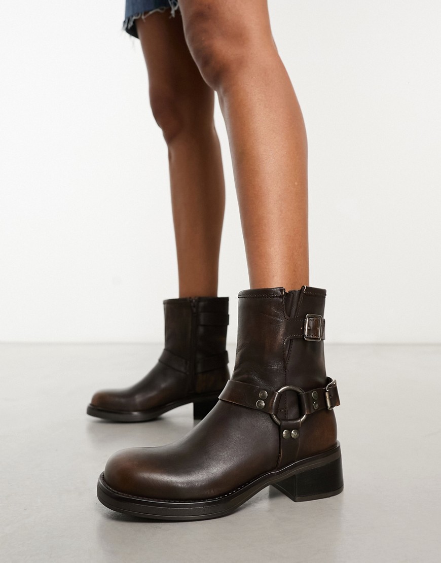 Steve Madden Brixton Low Ankle Boots With Hardware In Brown
