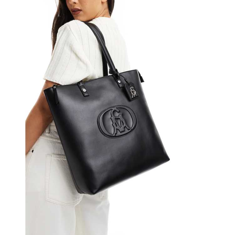 Steve Madden – Bvella – Tragetasche in Schwarz mit geprägtem Logo  