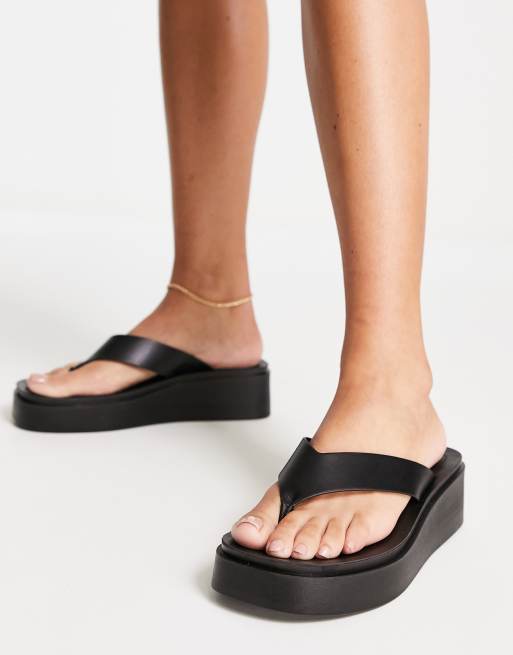 Steve Madden Carlene flatform toe post sandals in black