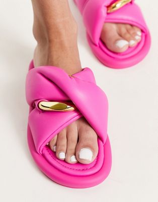 Steve Madden Crispy puffy flat sandals in magenta pink - ASOS Price Checker