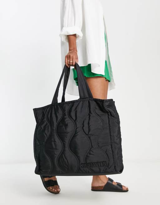Steve Madden – Czarna pikowana torba typu tote w falisty wzór