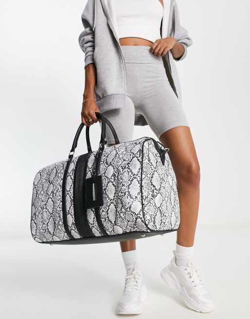 Steve Madden – Czarna torba podróżna w wężowy wzór