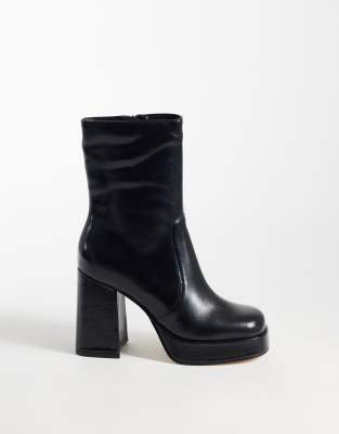 Steve Madden Echos platåankelboots i svart läder
