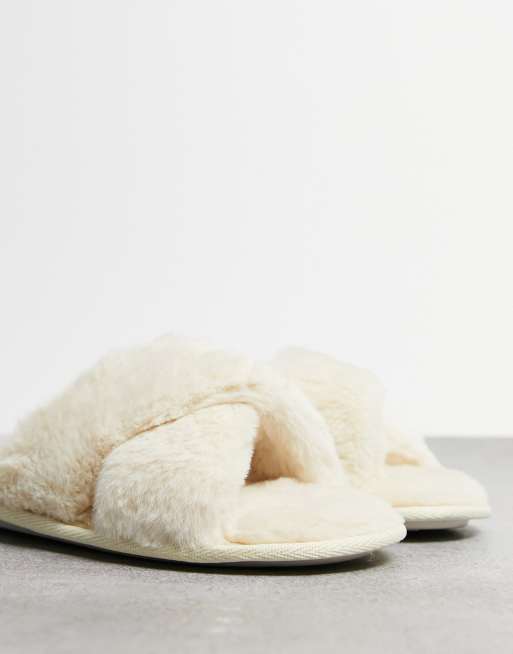 Steve Madden fluffy slippers in cream