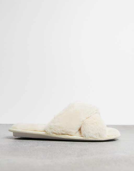 Steve madden best sale furry sandals